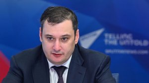 Чиновники не должны комментировать действия военных, заявил Хинштейн