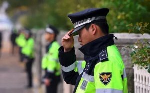 [«У всякого Федорки свои отговорки. У всякой Машки свои отмашки»] Полиция Южной Кореи отказалась брать на себя арест президента