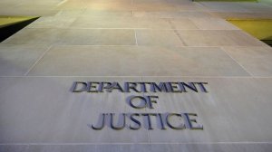 В США трем россиянам предъявили обвинение в отмывании денег