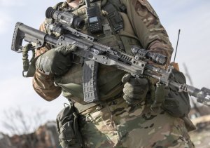 Бойца СВО не пустили в караоке-бар из-за «запрещенной в ЕС символики»