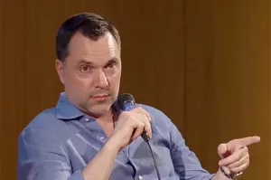 «Так вам и надо, сволочи». Арестович объяснил убийство военкома на Украине