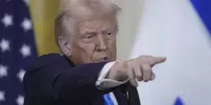 [«Впереди крутой поворот»] Ирония судьбы: Трамп спешит спасать «несостоявшееся государство Украина». Может ли он стать ее освободителем, не разрушив Америку окончательно?