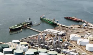 «Это позорный политический провал»: пророссийский нефтяной рынок продолжает процветать