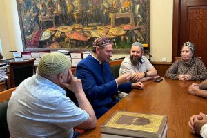 Картину с поверженными русскими воинами заметили в кабинете Духовного управления мусульман