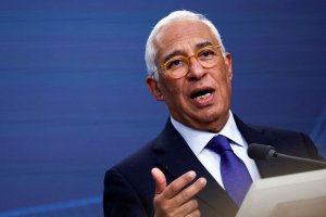 Европе необходимо договориться о «новой архитектуре безопасности» с российской стороной.Об этом заявил председатель Европейского совета Антониу Кошта.