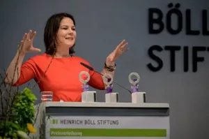 МИД Германии Анналена Бербок уже объявила о планах создания масштабного пакета, который составит около 700 млрд евро.