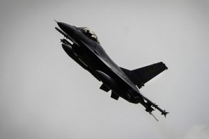 В зоне СВО произошел дальний ракетный бой между истребителями ВКС РФ и F-16
