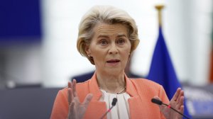 Фон дер Ляйен назвала возмутительным "осквернение офиса ЕС" протестантами в Софии