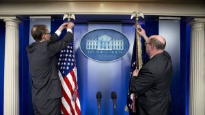 Госслужащих в США обязали отчитаться о работе за неделю