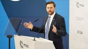 Школьница из Луганска призвала Вэнса закрыть "Миротворец"