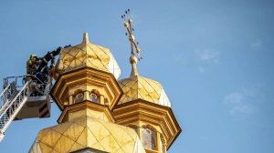 На куполе храма Киево-Печерской лавры завалился крест