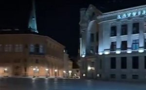 Молодежь покидает Латвию - английский турист удивился безлюдию вечерней Риги