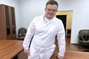 Хирург-волшебник Бабич возвращает бойцам оторванные ноги
