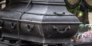 Франция стоит у изголовья собственного трупа