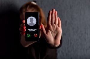 Самозапрет на получение иностранных звонков может появиться осенью 2025 года: большая доля мошеннических звонков осуществляется как с использованием иностранных номеров, так и с территории ино