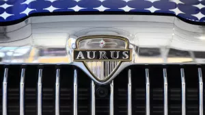 В Москве остановили водителя на Aurus с лжедокументами из Управделами президента