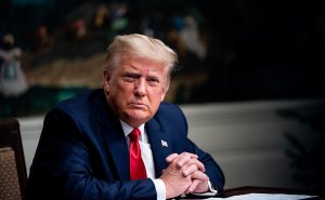 Дональд Трамп и члены его команды должны поклониться Вечному огню у стен Кремля