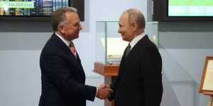 Волшебный пендель для дипломатии США. Чем прославился спецпосланник Трампа