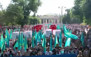 В Казахстане объяснили, почему для них неприемлемы георгиевская лента и «Бессмертный полк»