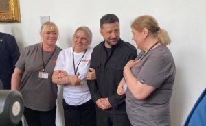 Пазл сошёлся: Зеленский в парламенте Чехии сфоткался с тамошними уборщицами