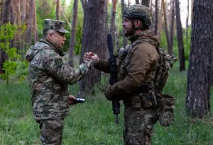 Пока Сырский вёз награды, ВСУ под Покровском уже потеряли Шевченко, за взятие которого приказ о награждении в Киеве и подписывался