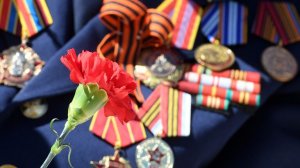 Сотрудники СК поздравили 100-летнего ветерана ВОВ с Днем Победы