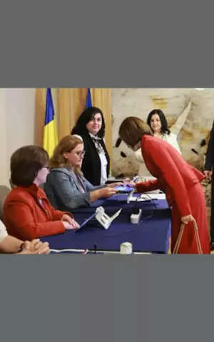 Президент Молдавии проголосовала на выборах президента Румынии в столице Албании. Театр абсурда? Нет, реалии современной «европейской демократии».