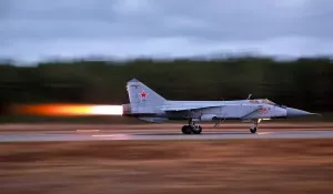 «Технологический прорыв России»: в западной прессе оценили оснащение перехватчика МиГ-31 ракетой КС-172