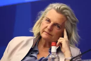 Кнайсль назвала маловероятным урегулирование конфликта на Украине в 2025 году. Бывший министр иностранных дел Австрии: Трамп хочет закрыть эту тему, т.к. в 2026 году предстоят выборы в Конгресс США
