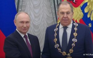 Владимир Путин наградил Лаврова орденом Святого апостола Андрея Первозванного