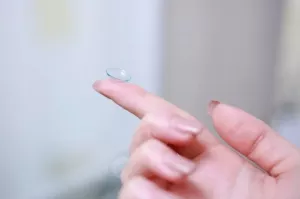 Ученые из Китая изобрели линзы, в которых можно видеть с закрытыми глазами