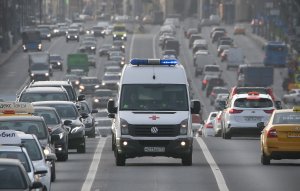 Минтранс хочет обязать водителей освобождать полосу для машин с мигалками