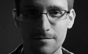 Эдвард Сноуден встал на налоговый учет в Подмосковье