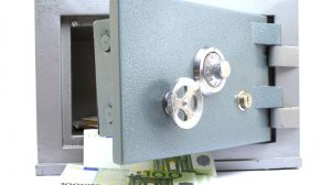 Экономист объяснил, когда россияне перестанут нести деньги на вклады