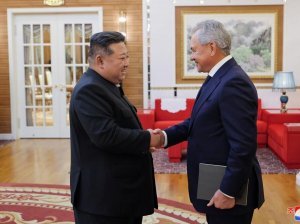 Шойгу по поручению Путина прилетел в Пхеньян, где встретится с Ким Чен Ыном. Во время переговоров ожидается увековечивание памяти корейский бойцов, помогавших в освобождении Курской области