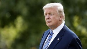 Трамп уязвим для звонков мошенников, пишет Axios