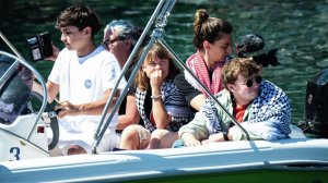 СМИ: на плывущем в Газу судне с Тунберг на борту объявили тревогу