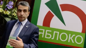 Зампреда "Яблока" Шлосберга отправили в изолятор по делу о дискредитации армии