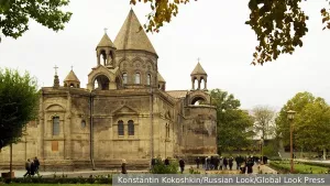 Пашинян стал разрушать одну из главных исторических скреп Армении