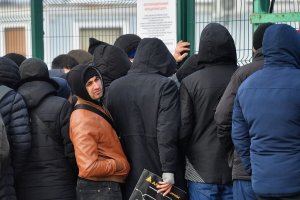 СРЗП внесет в ГД проект о выдворении родственников мигрантов, нарушивших закон