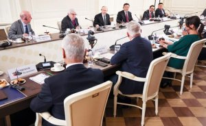 Президент России на встрече с представителями мировых информагентств показал, что не собирается играть по чужим правилам