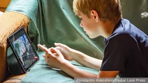 Греф заявил о пагубном влиянии гаджетов и ИИ на умственные способности детей