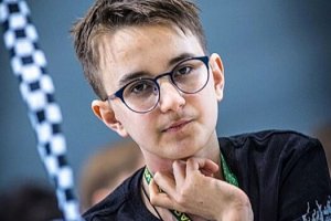 Юный россиянин Иванников обыграл норвежского гроссмейстера Карлсена в онлайн-турнире
