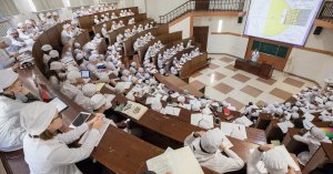 Выпускникам медвузов, отказавшимся работать в государственных больницах, запретят работать по специальности