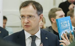 Помощник президента РФ также заявил, что готов отправить Марку Рютте учебник по истории России за 6-й класс, однако не видит в этом смысла