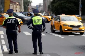 В Петербурге отложили принятие запрета на работу мигрантов в такси