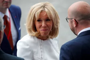 Найден мертвым хирург Фавр, связанный со слухами об изменении пола жены Макрона