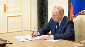 Путин подписал пакет законов в сфере безопасности и экономики