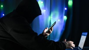В правительстве пообещали закрыть мошенникам мобильный канал обналичивания