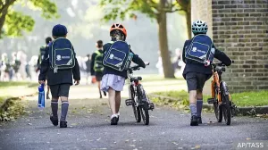 Школы Британии запретили девочкам носить юбки